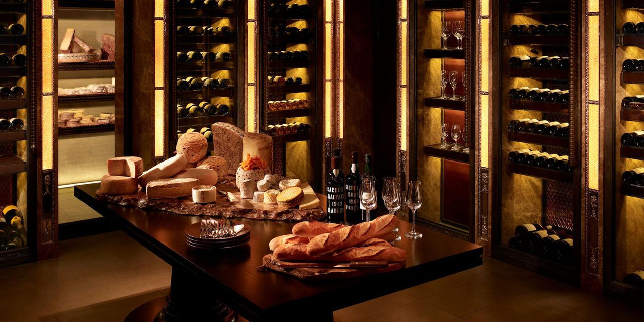 Four Seasons Hotel Hong Kong