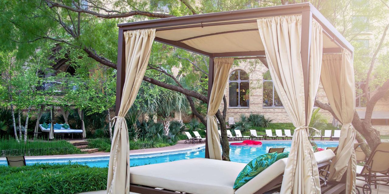 The Ritz-Carlton Dallas, Las Colinas