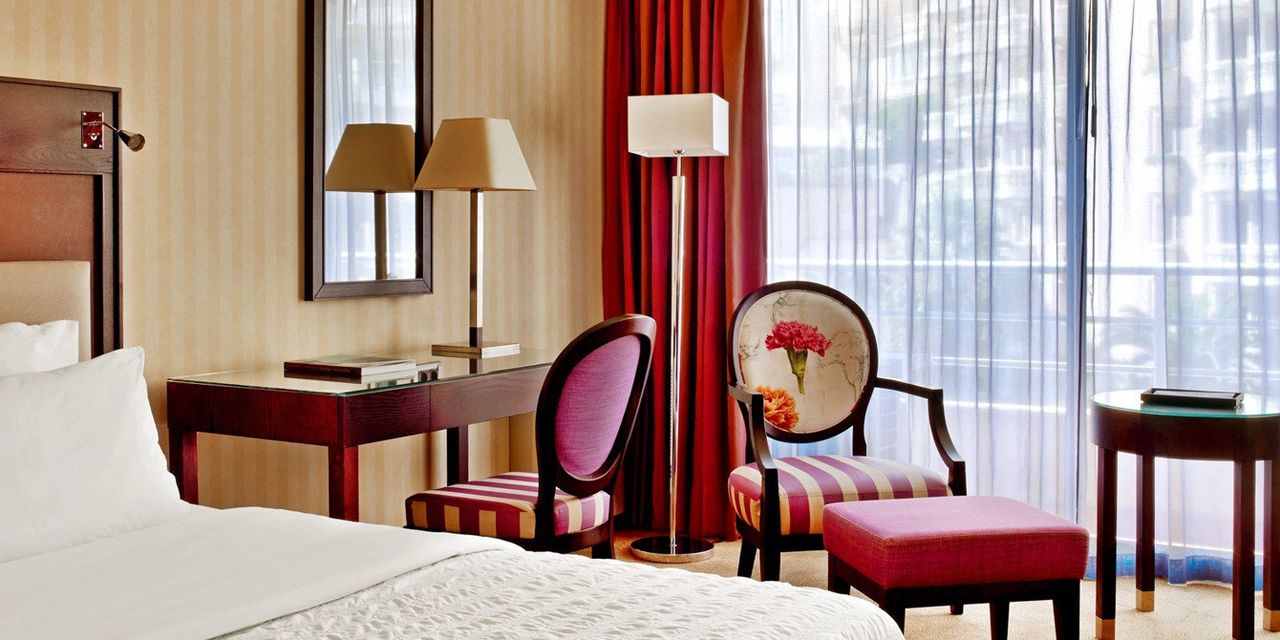 Le Meridien Beach Plaza