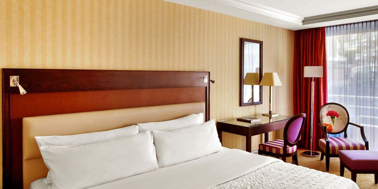 Le Meridien Beach Plaza