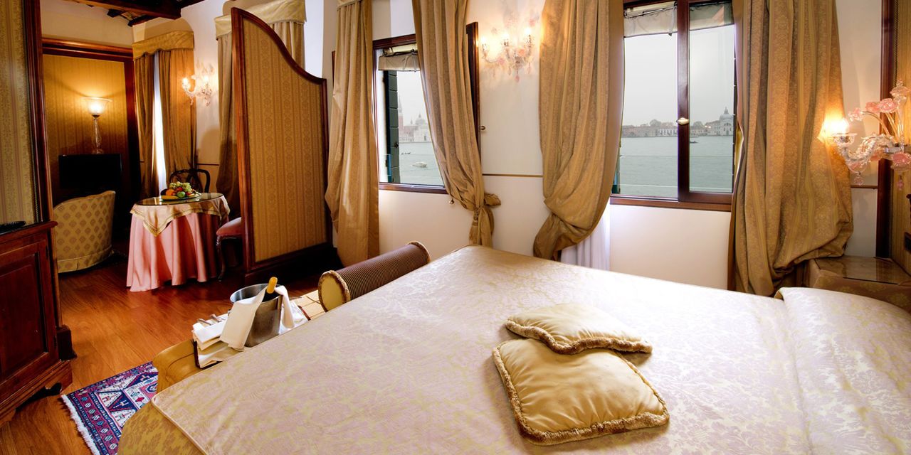 Hotel Monaco & Grand Canal