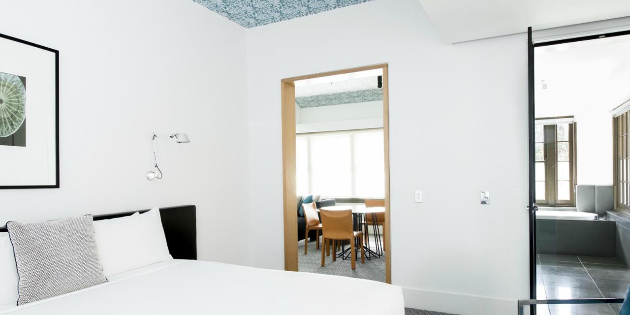 Peppers Gallery Hotel