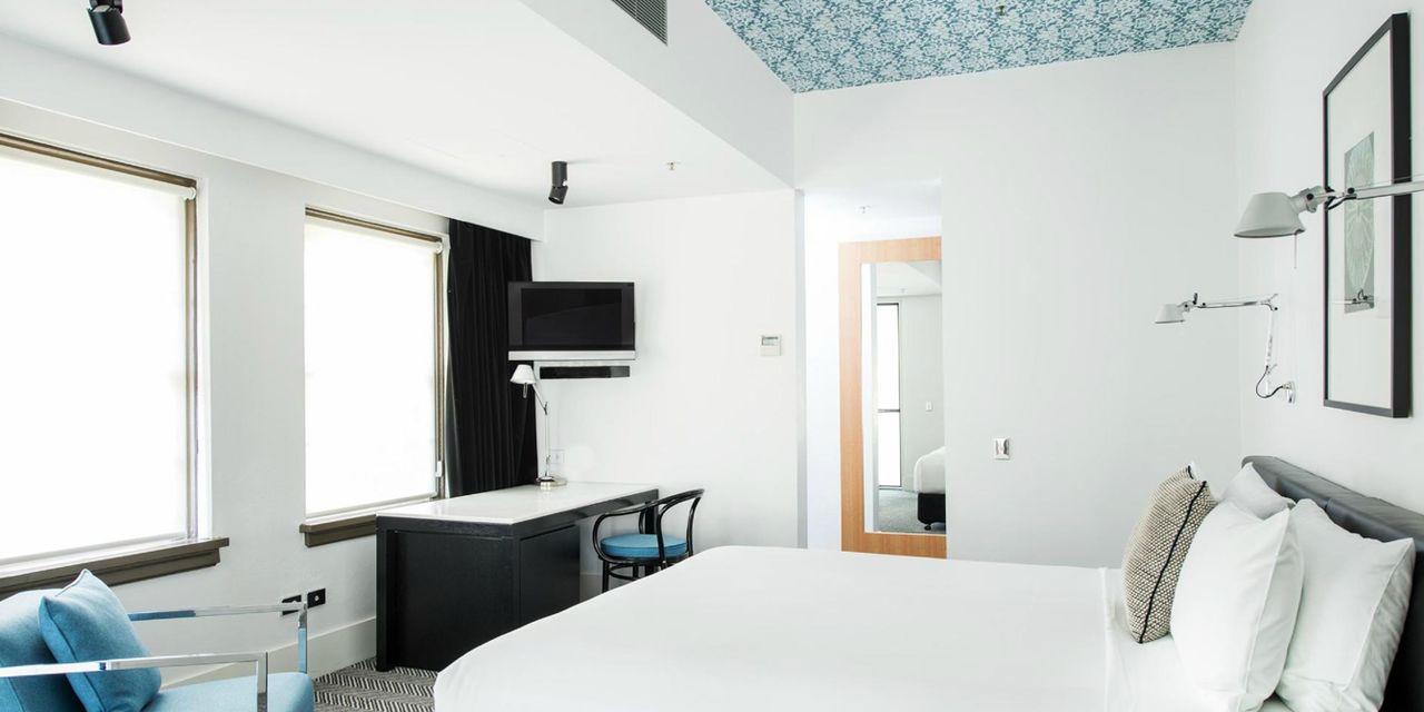 Peppers Gallery Hotel