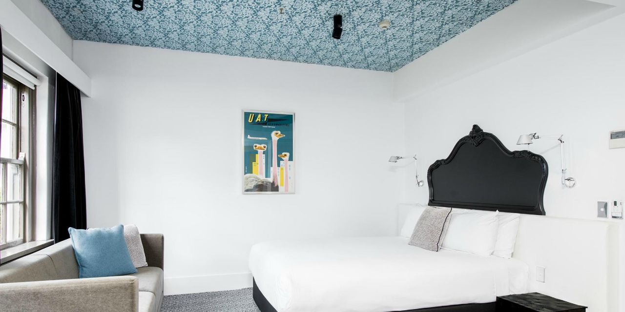 Peppers Gallery Hotel