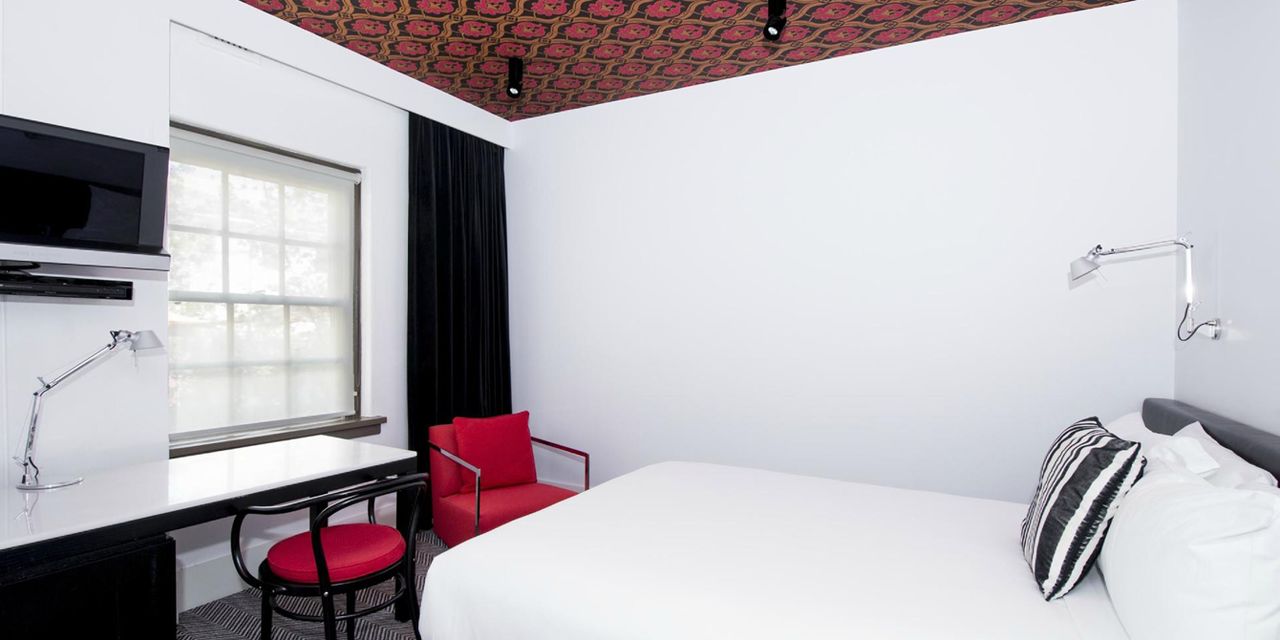 Peppers Gallery Hotel