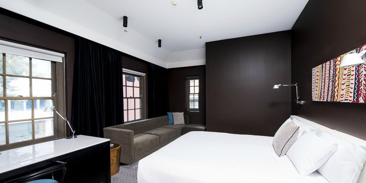 Peppers Gallery Hotel