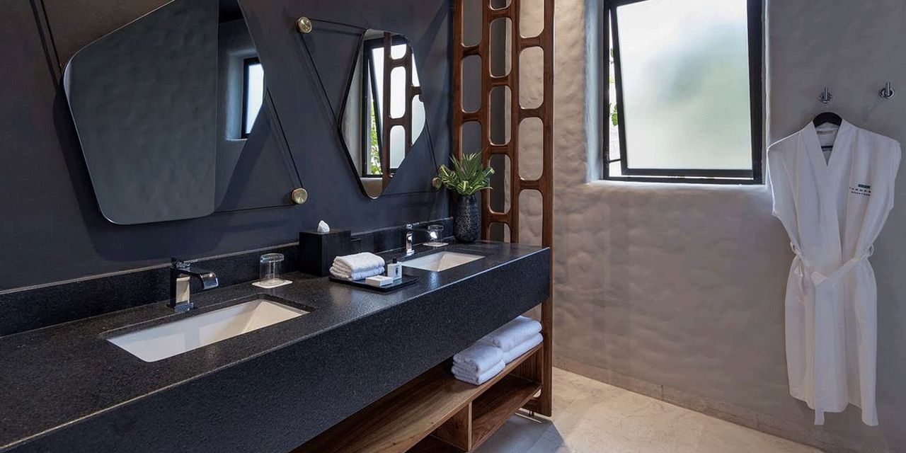 Thompson Zihuatanejo