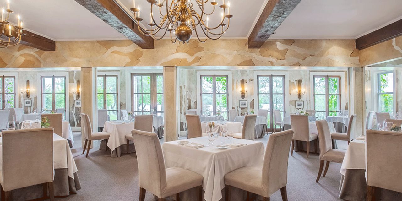 manoir hovey dining room