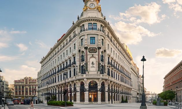 Deluxe room, 1 King bed, city view, at Four Seasons Hotel, Madrid
