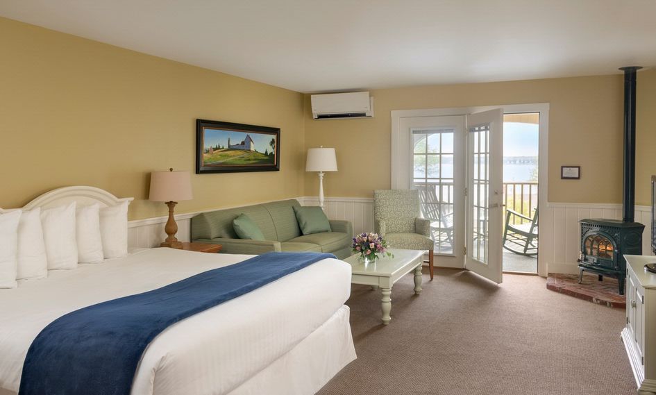 Spruce Point Inn Resort & Spa