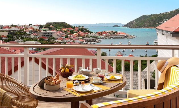 Junior suite, 1 King bed, sea view, at Hotel Barriere Le Carl Gustaf