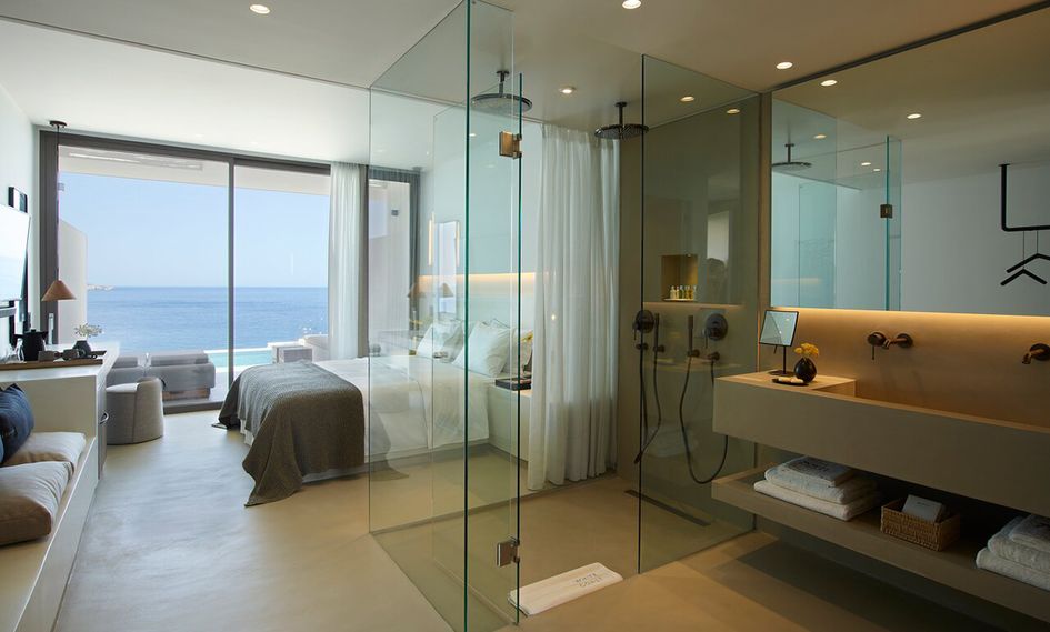 White Coast Pool Suites