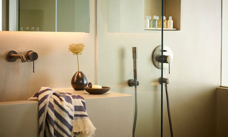 White Coast Pool Suites