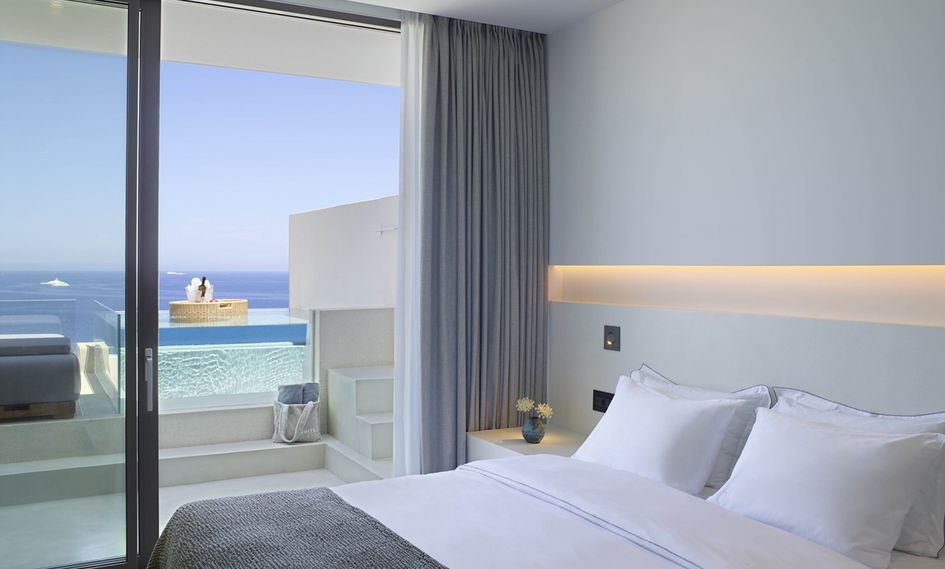 White Coast Pool Suites