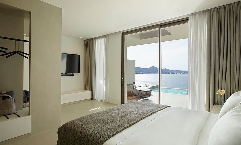 White Coast Pool Suites