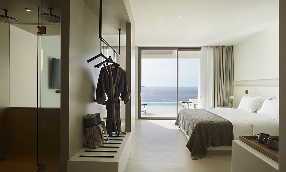 White Coast Pool Suites