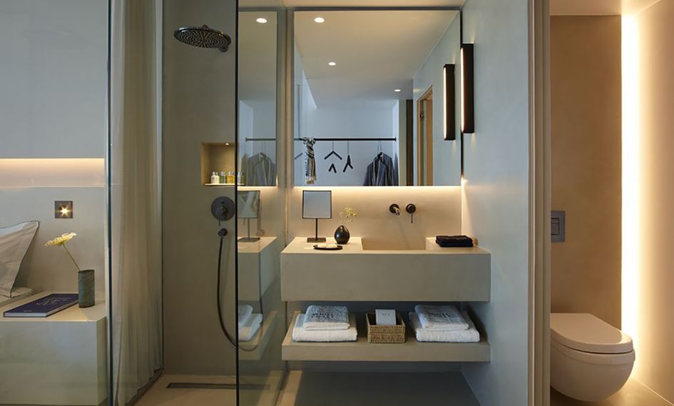 White Coast Pool Suites