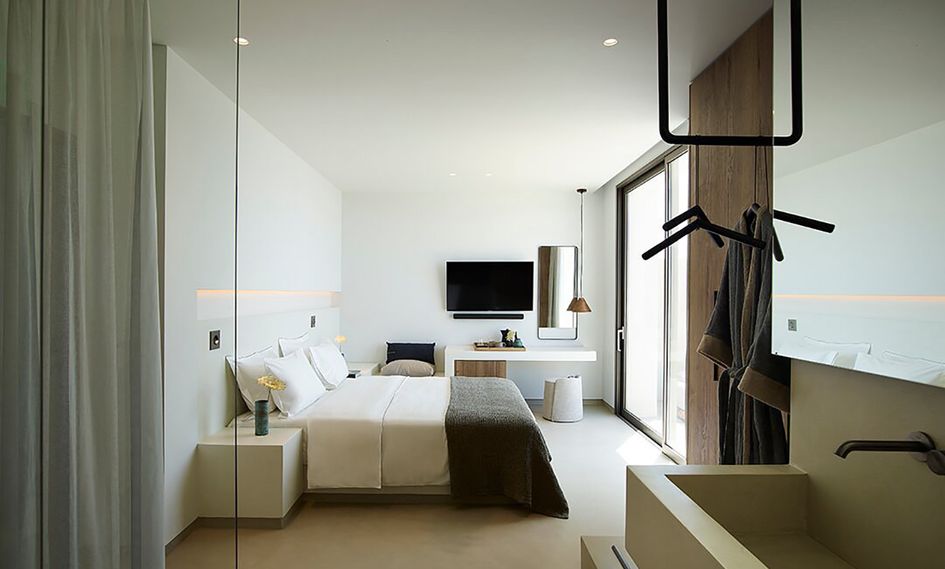 White Coast Pool Suites