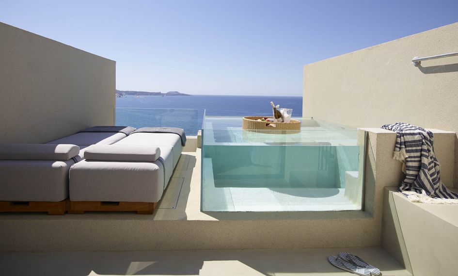 White Coast Pool Suites