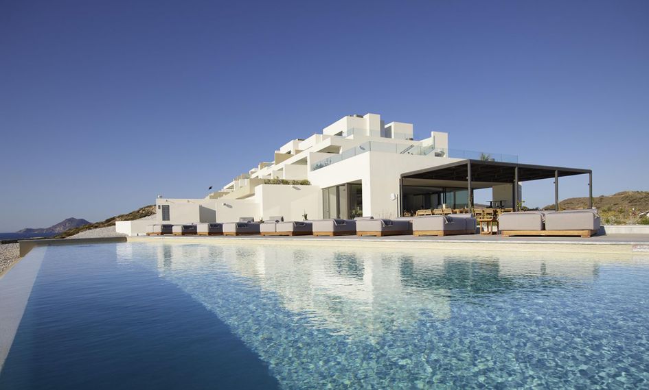 White Coast Pool Suites