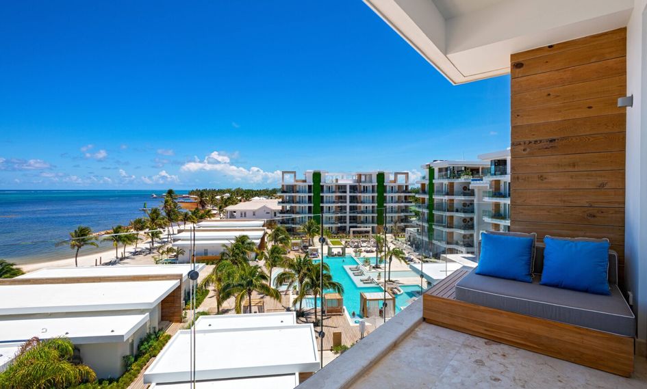 Alaia Belize, Autograph Collection