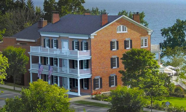 Aurora, New York,The Inns of Aurora