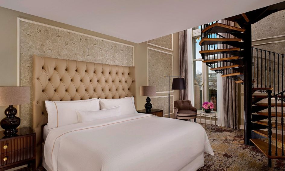 The College Green Hotel Dublin, Autograph Collection