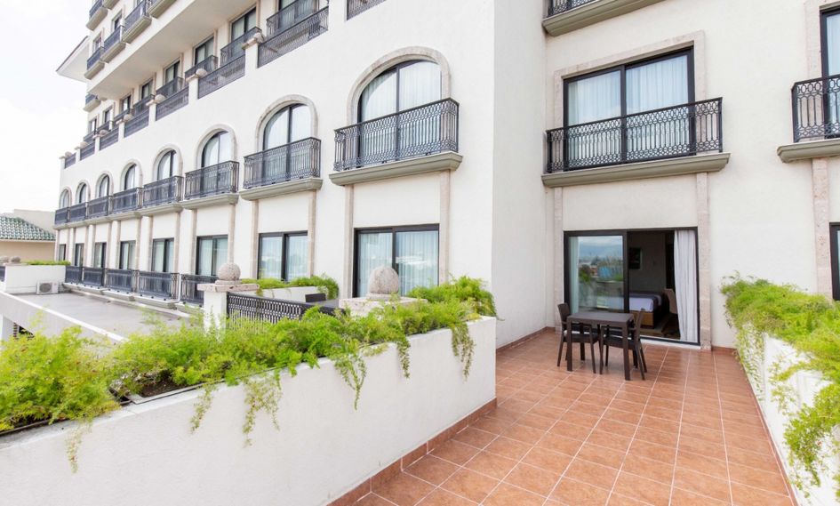 HS HOTSSON Hotel Leon