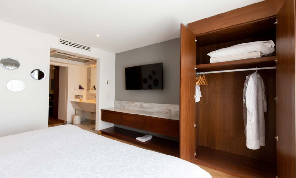 HS HOTSSON Hotel Leon