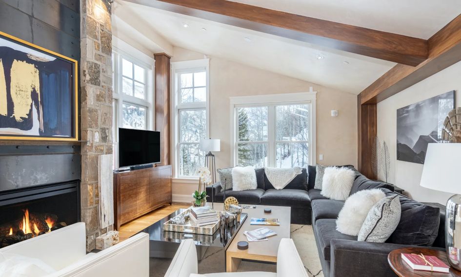 Element 52, Auberge Resorts Collection