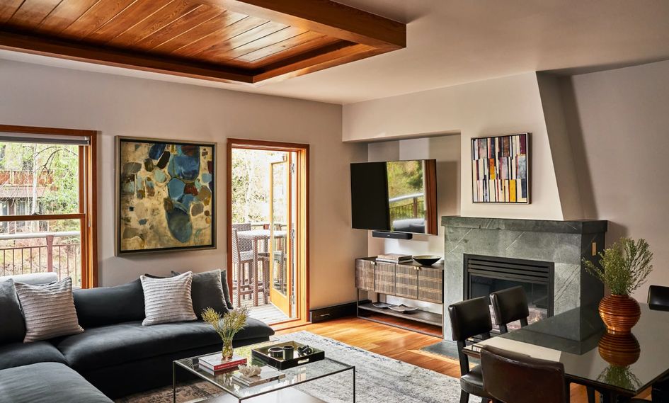 Element 52, Auberge Resorts Collection