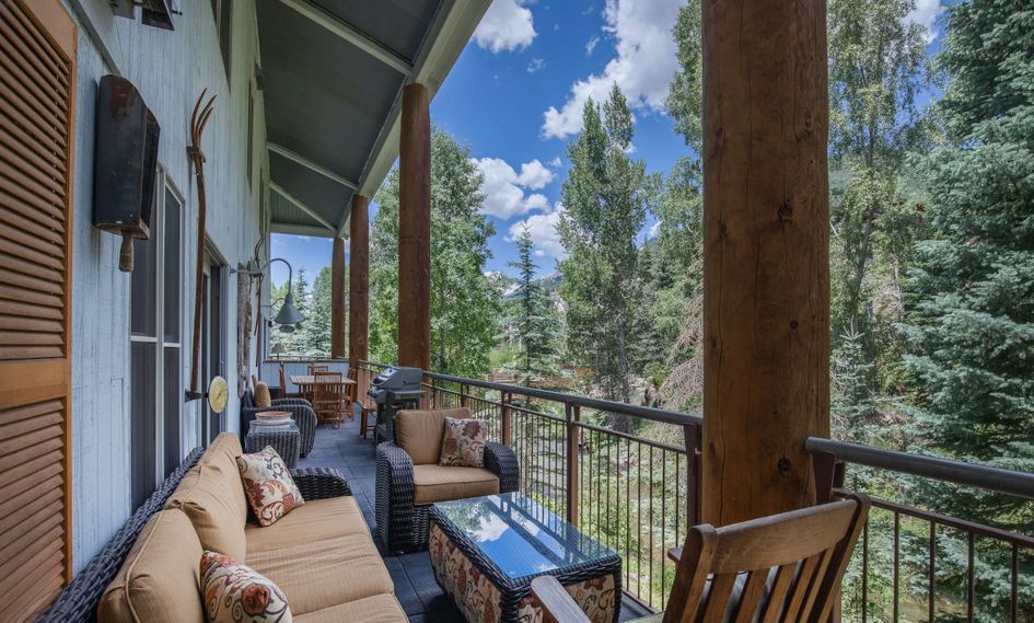 Element 52, Auberge Resorts Collection