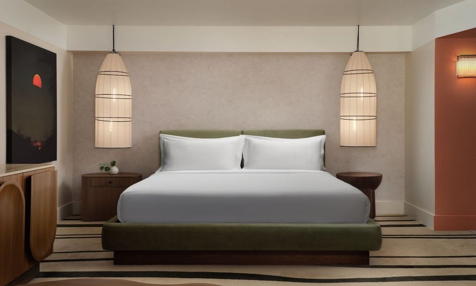 Sandbourne Santa Monica, Autograph Collection