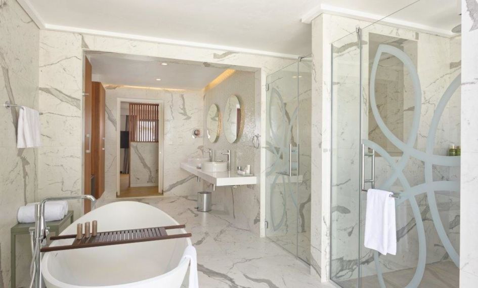 OUTRIGGER Maldives Maafushivaru Resort