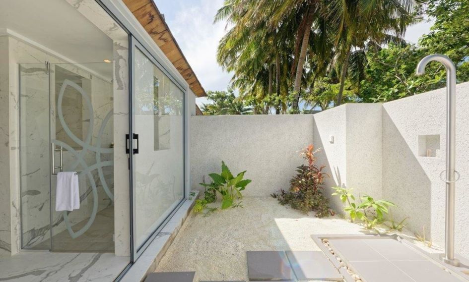 OUTRIGGER Maldives Maafushivaru Resort