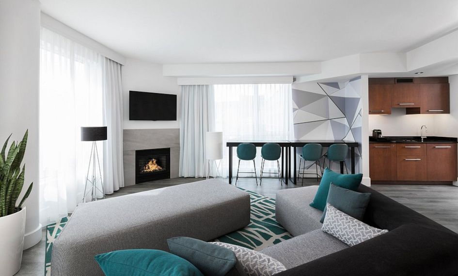 Warwick Le Crystal - Montreal