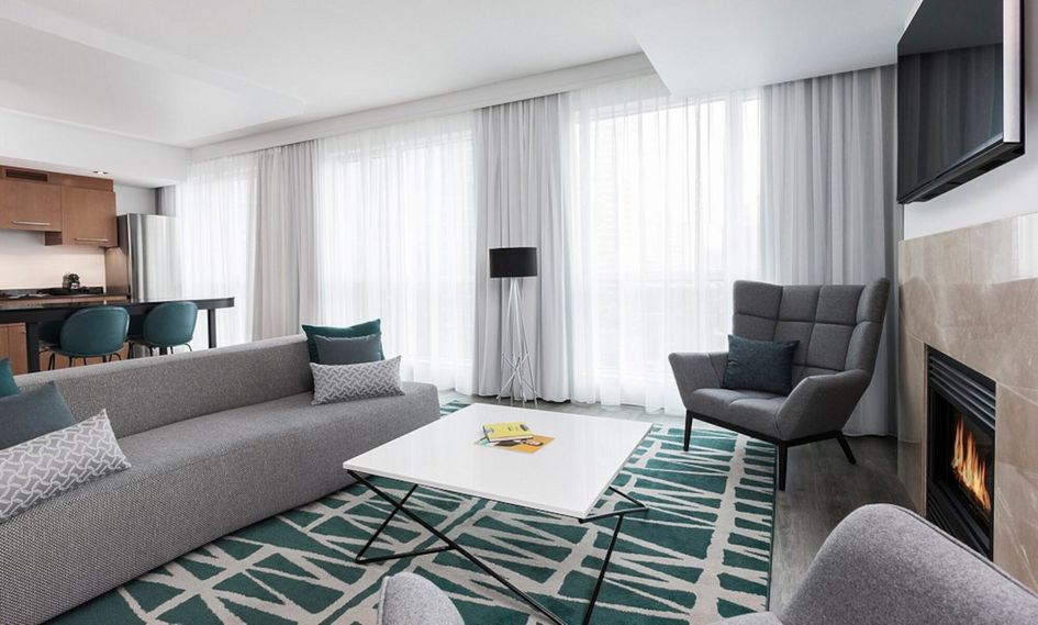 Warwick Le Crystal - Montreal