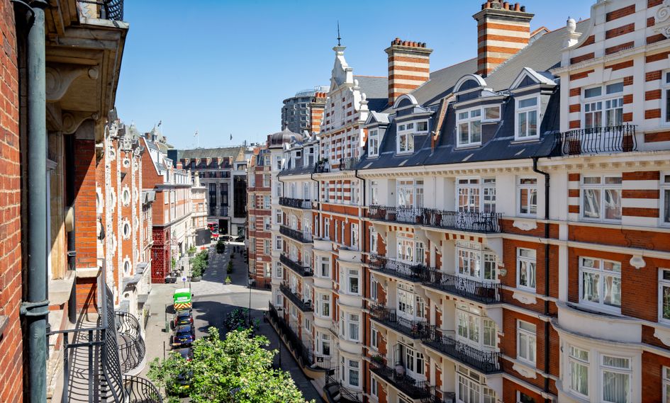 The Capital Hotel, Apartments & Townhouse