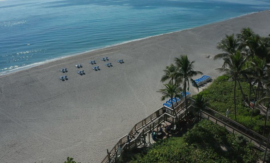 Jupiter Beach Resort & Spa